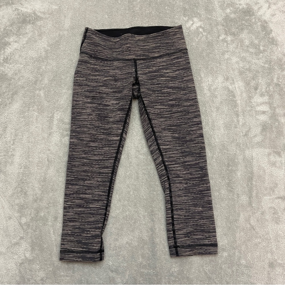 Lululemon Leggings Capri Pants Womens Gray Red Size 4 Yoga Dance Athleisure Logo